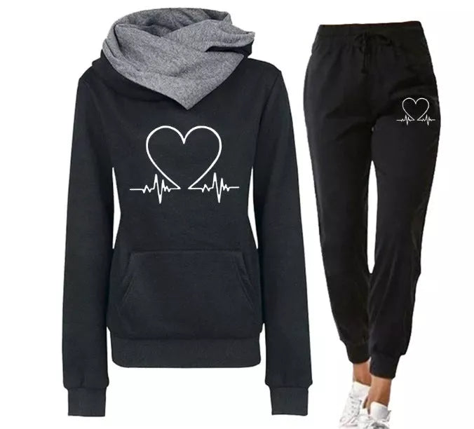 Women's Love Heart Printed Sports Suit with hooded sweatshirt and drawstring pants