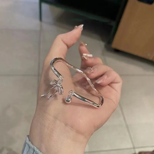 Silver adjustable bracelet with bow charm, zinc alloy, 18-22cm length