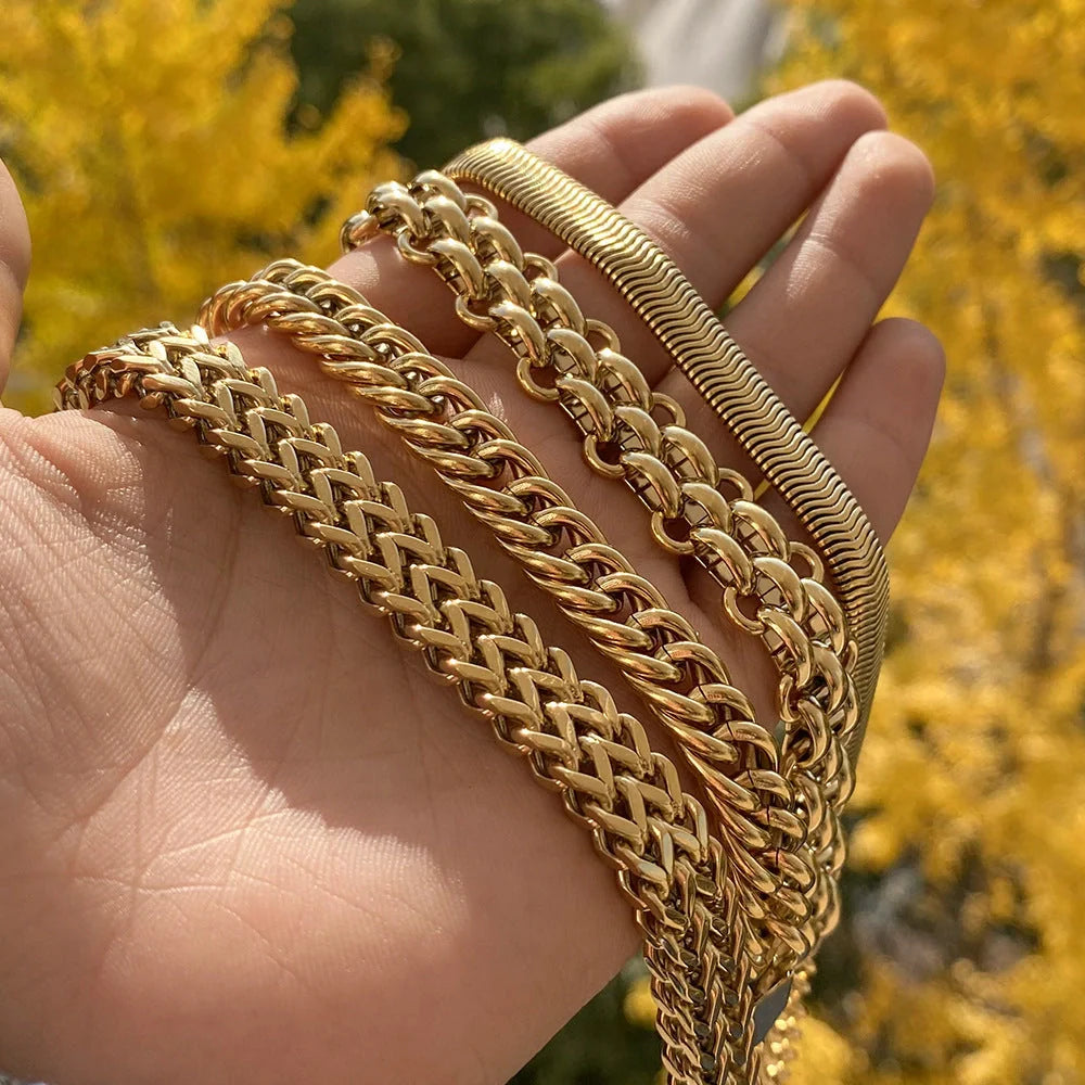 Elegant stainless steel electroplated women's bracelet with a simple design