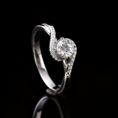 Silver adjustable women's ring with synthetic moissanite angel eyes design and geometric texture
