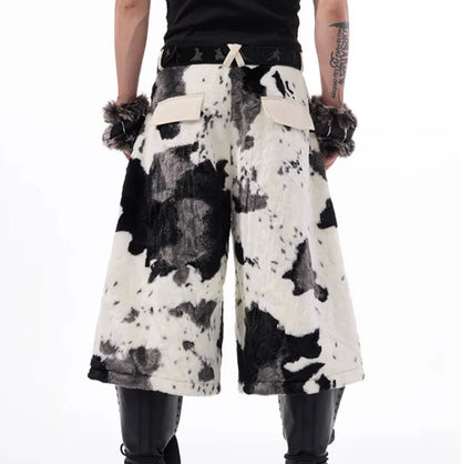 Milk fibre stitching fur cropped trousers with checkered pattern in picture colour, shown in Asian sizes S M L XL.