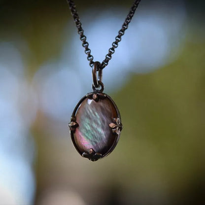 Vintage oval personalized collarbone chain in black with geometric design