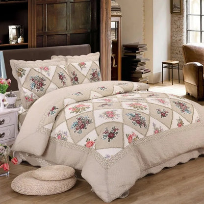 Pure cotton quilted three-piece bedding set showing 230 × 250cm bedspread and 50 × 70cm pillowcases with 68*64 fabric density