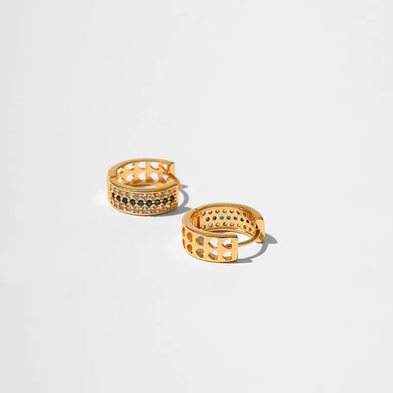 Round geometric women's earrings with 18K gold electroplated finish on copper, secure fastening