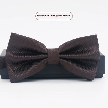 Flat-head self-tie bow tie in a wine red colour, showing its 12cm width and 6cm height dimensions.