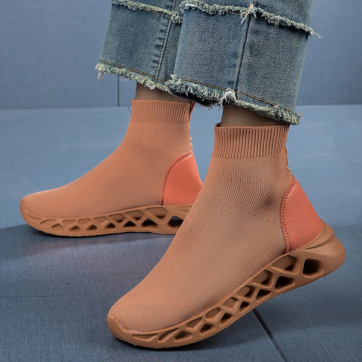 Women's casual ankle boot socks in breathable mesh fabric with flat sole