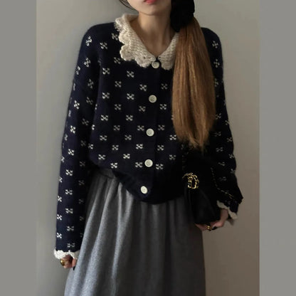 Retro floral patterned cardigan coat with a Peter Pan collar and button front.