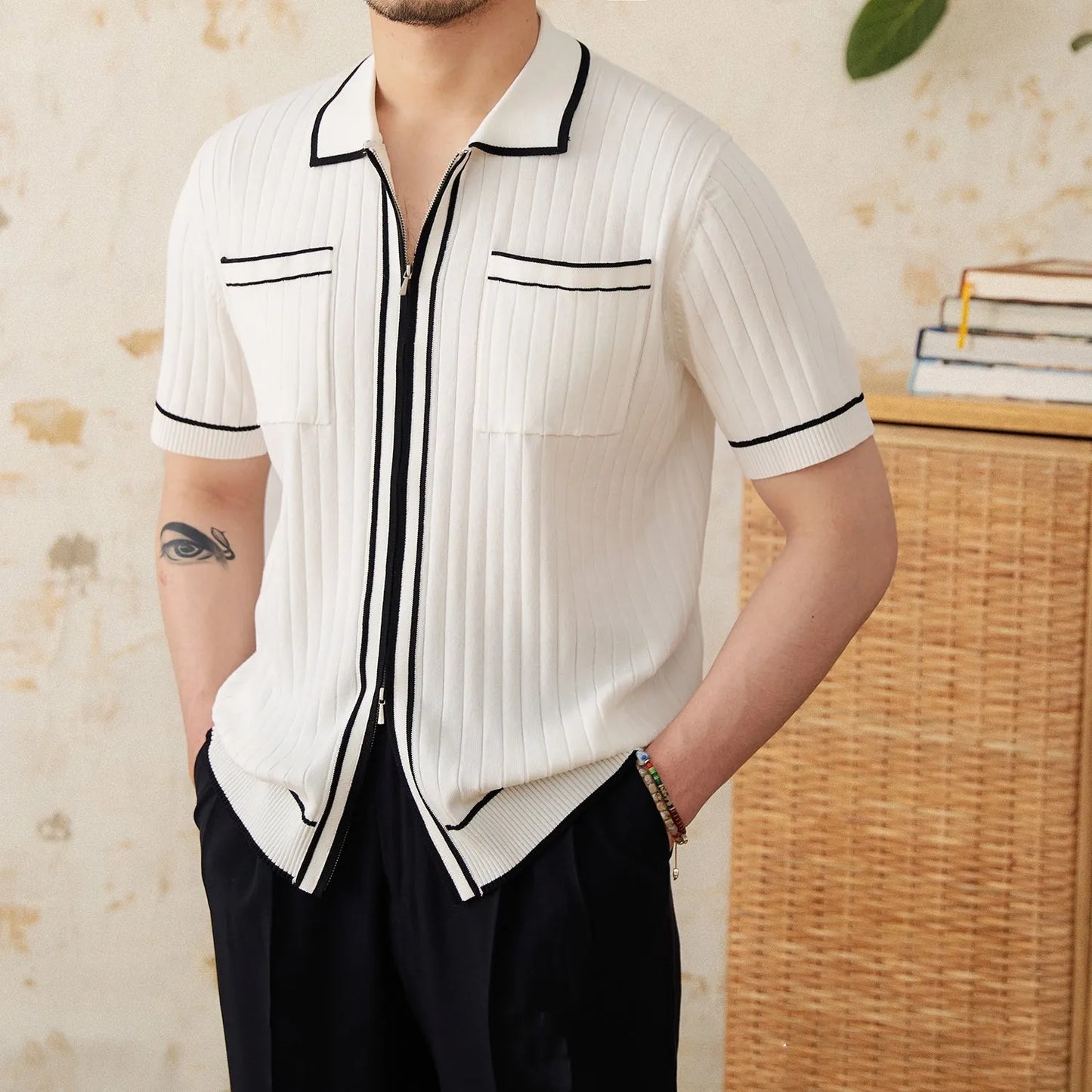 Slim elastic lapel short-sleeved polo shirt in black or white, showing lapel collar and slim fit design.