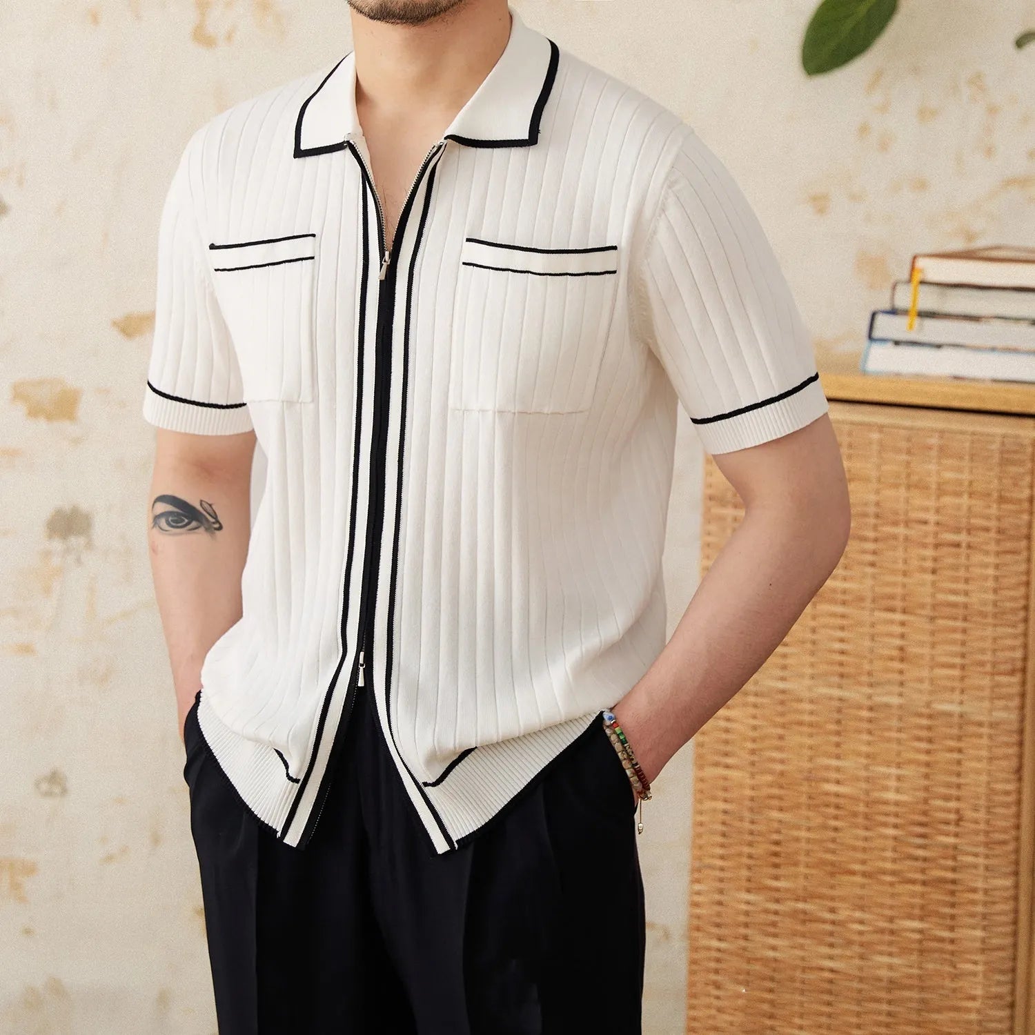 Slim elastic lapel short-sleeved polo shirt in black or white, showing lapel collar and slim fit design.