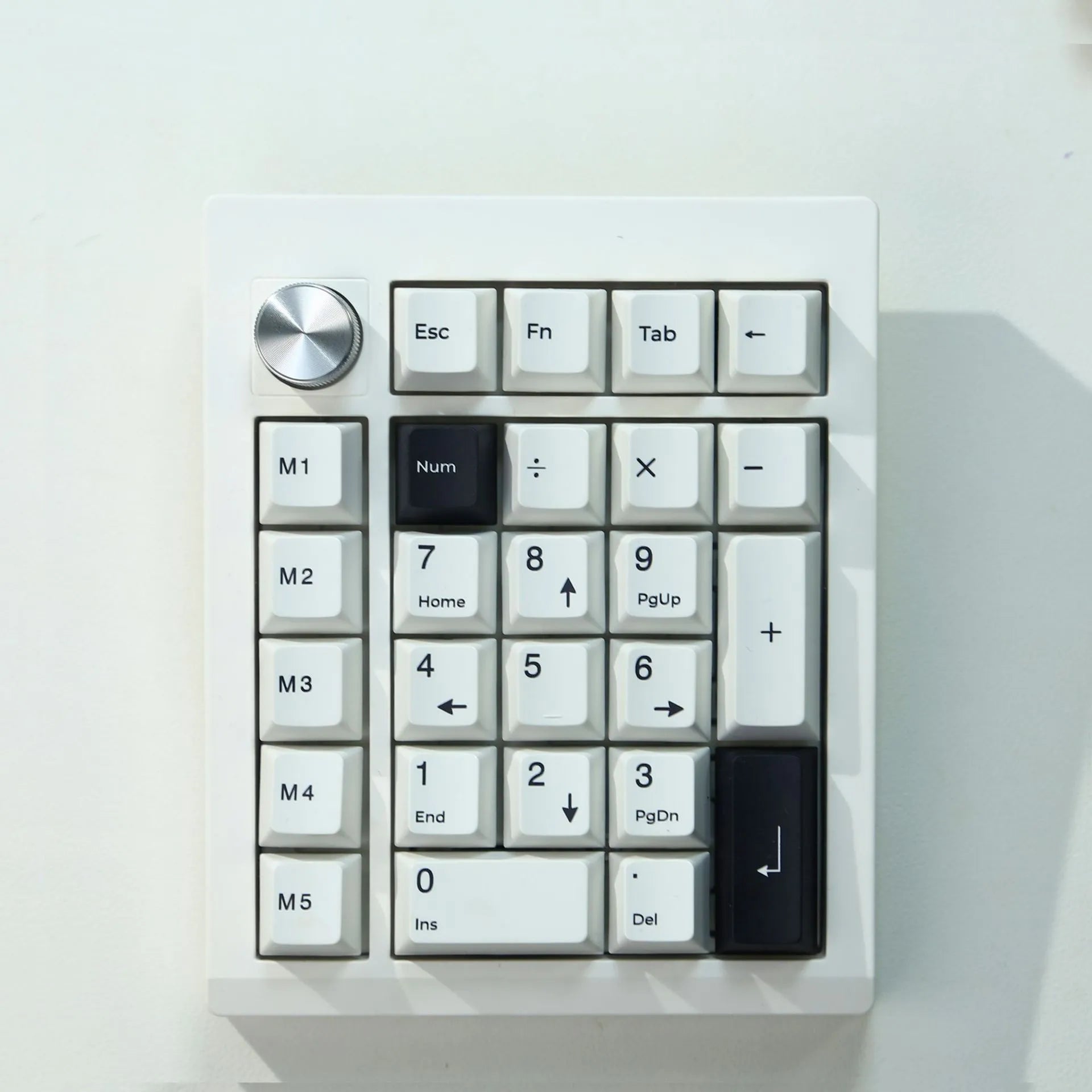Wireless mechanical numeric keyboard in black or white with Bluetooth connectivity