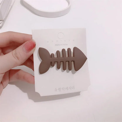 Minimalist fishbone pattern hair barrette in a candy colour with duckbill clip design.