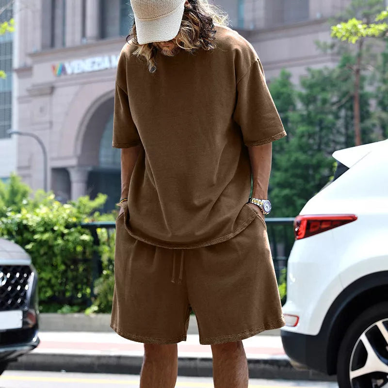 Men's loose sports set with round neck T-shirt and drawstring shorts in various colors