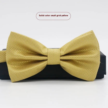 Flat-head self-tie bow tie in a wine red colour, showing its 12cm width and 6cm height dimensions.