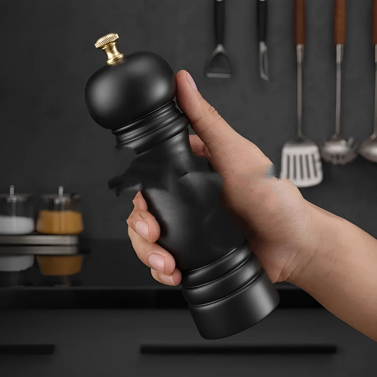 Beech wood manual pepper mill with stainless steel and ceramic core for solid seasonings
