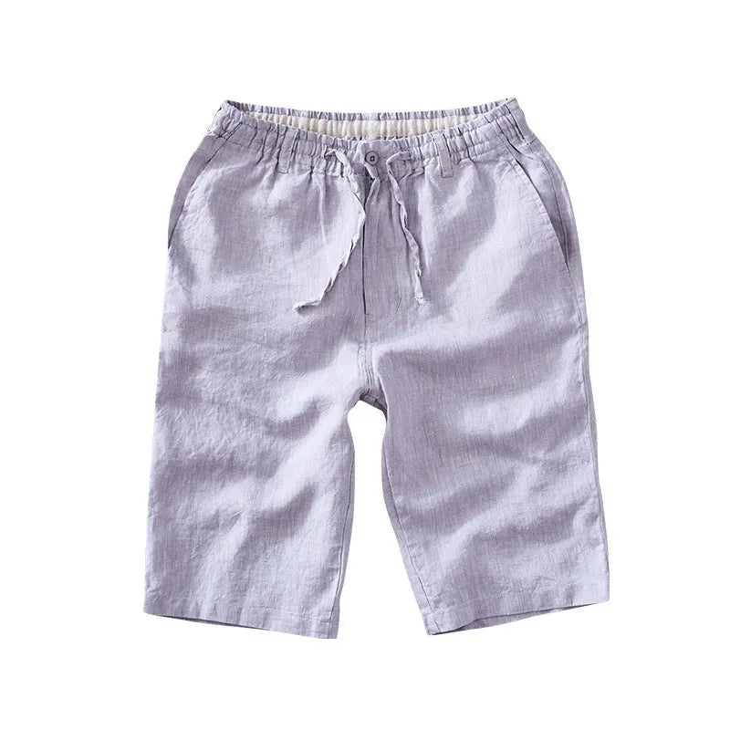 Man's loose-fit linen capri trousers in light colour for casual summer wear