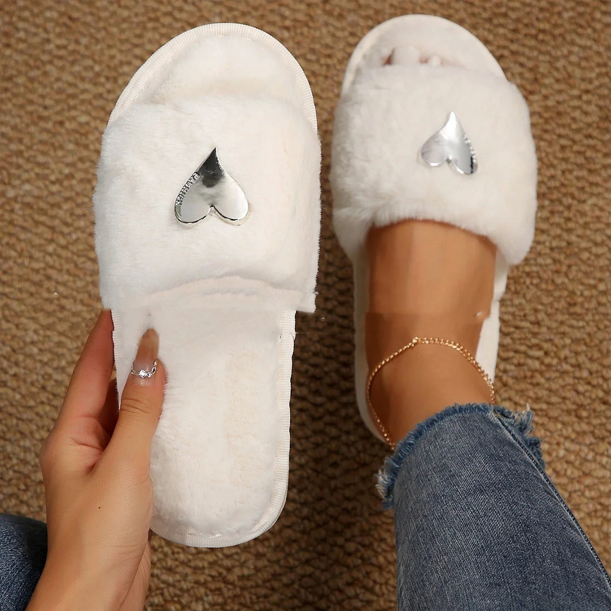 Cozy women's faux fur slippers with heart pendant in various colors