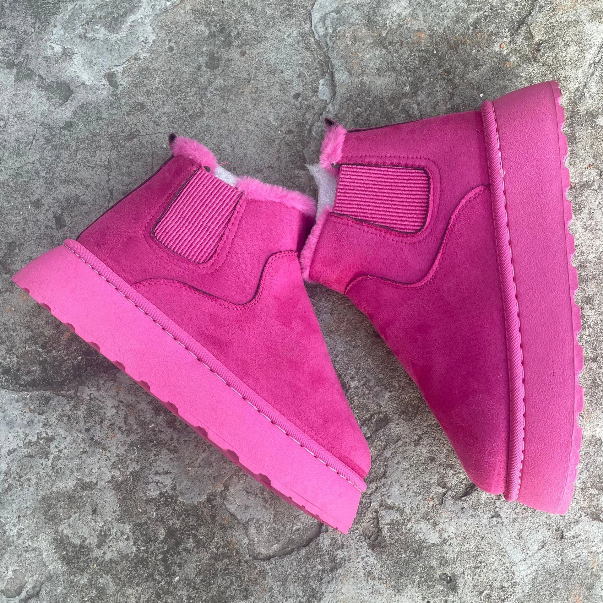 Women's cozy winter snow boots with plush lining in various colors
