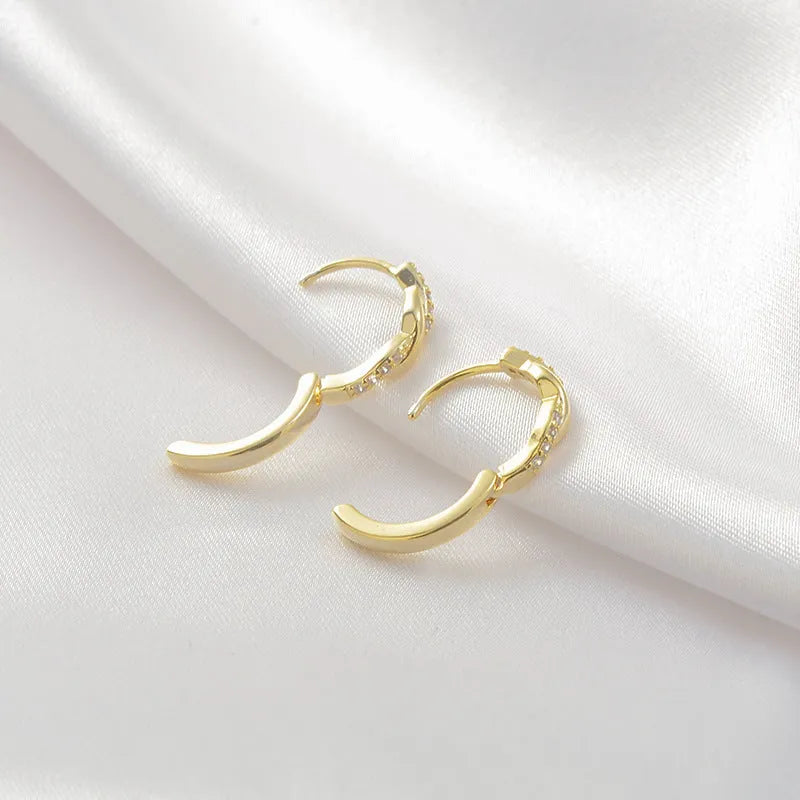Gold geometric interwoven earrings with 1.5cm diameter hemp rope pattern and diamond-treated copper surface