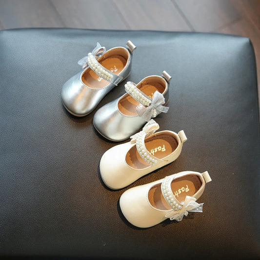 Leather girls' walking shoes in beige with princess square mouth, bow, and non-slip sole for toddlers