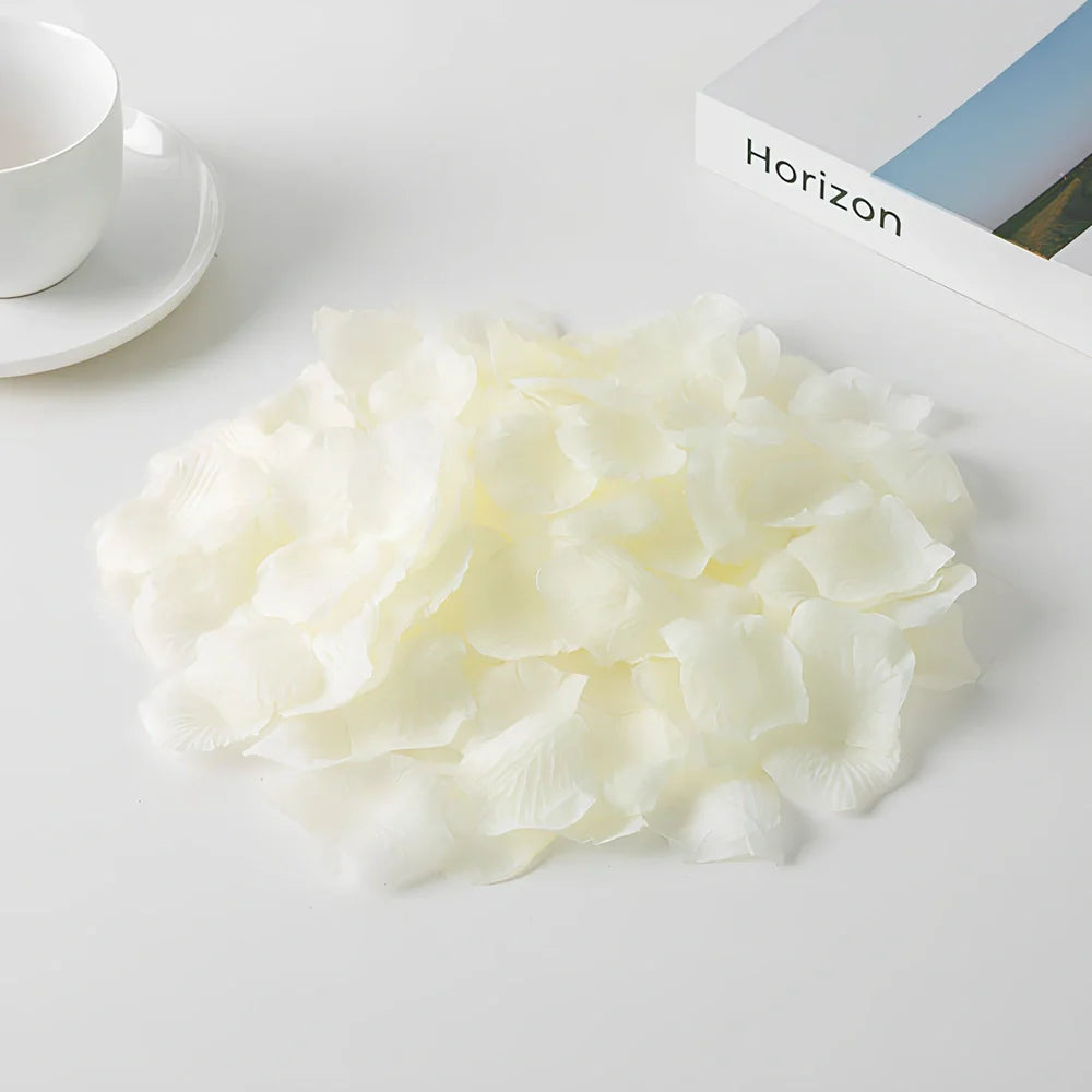 Pack of 100 high-quality silk simulated rose petals, 5cm size, in colours like rose red for wedding room scenes