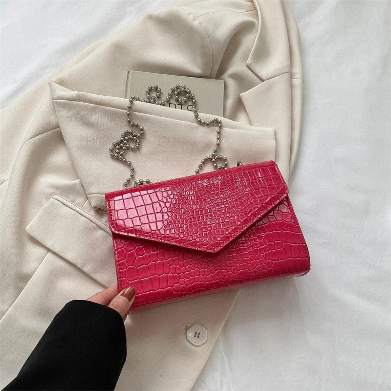 Chic crossbody handbag with elegant design and variety of color options