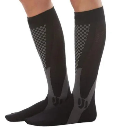 Graduated compression socks for men and women in black, designed for running and flight travel
