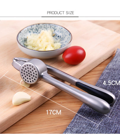 Manual garlic press with 17cm zinc alloy construction and long groove design for efficient garlic crushing