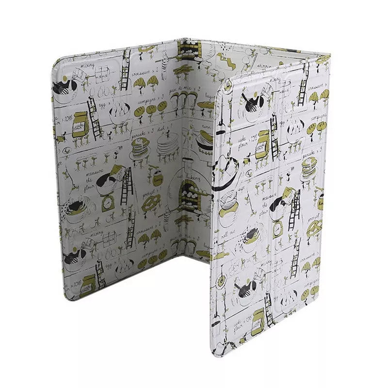 Kitchen oil splatter screen made of aluminum foil, foldable design, heat and oil proof