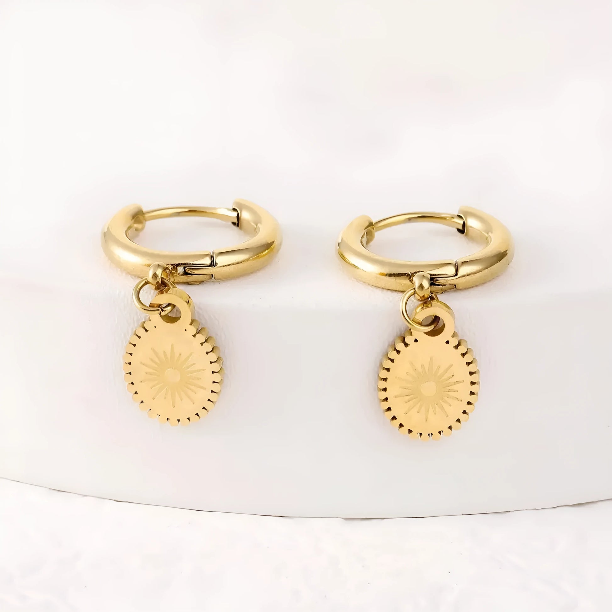 Geometric stainless steel earrings with ellipse design and ear button fastening, approximately 2-3cm diameter