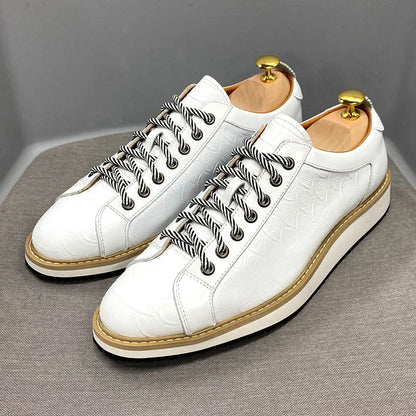 Men's low-tube front-tie shoes in black, showing adjustable laces and casual design