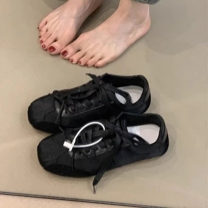 Women's white sneakers with decorative bow and round toe design in beige colour option