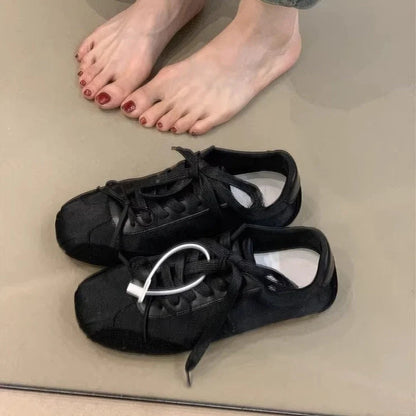 Women's white sneakers with decorative bow and round toe design in beige colour option