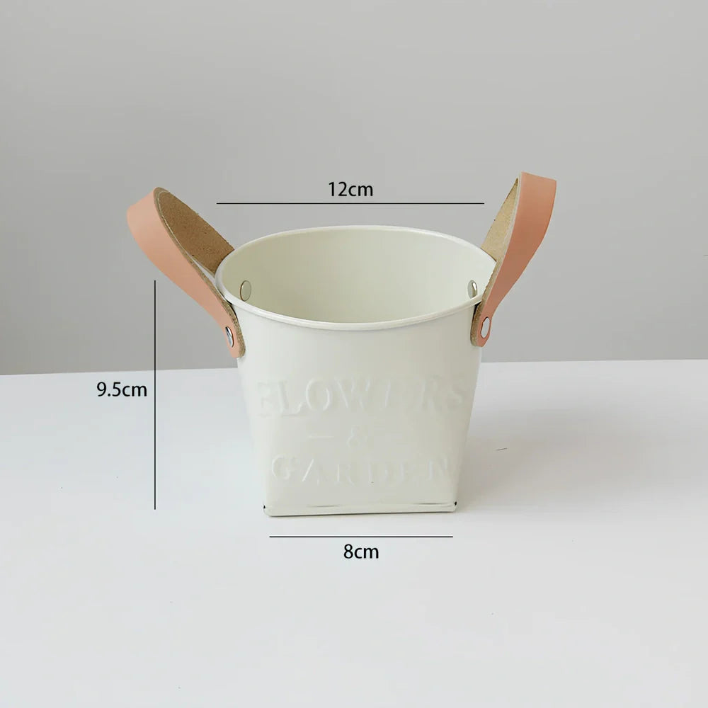 Iron flower pot with manual finishing in 15cm and 10cm sizes for desktop plants