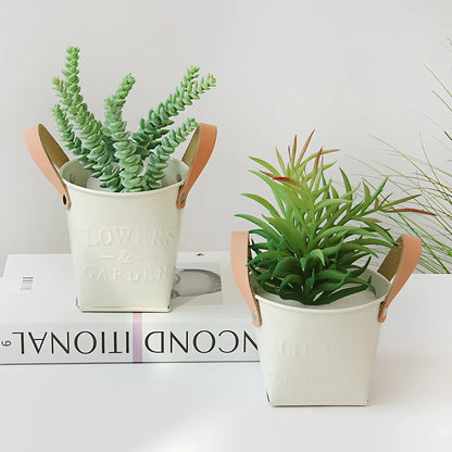 Iron flower pot with manual finishing in 15cm and 10cm sizes for desktop plants