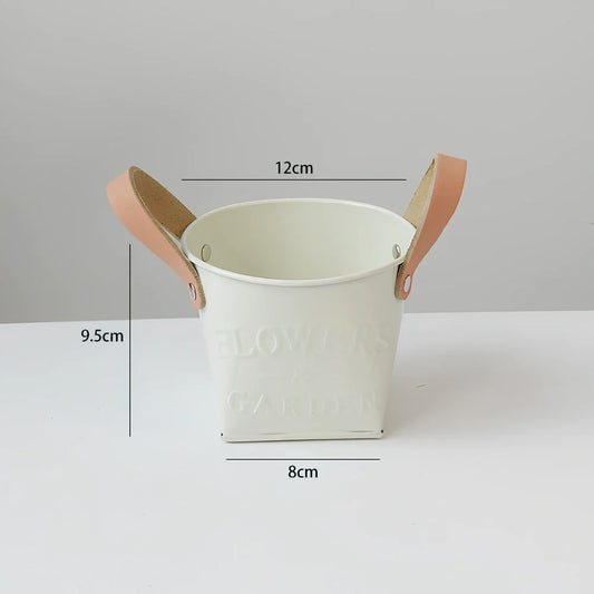 Iron flower pot with manual finishing in 15cm and 10cm sizes for desktop plants