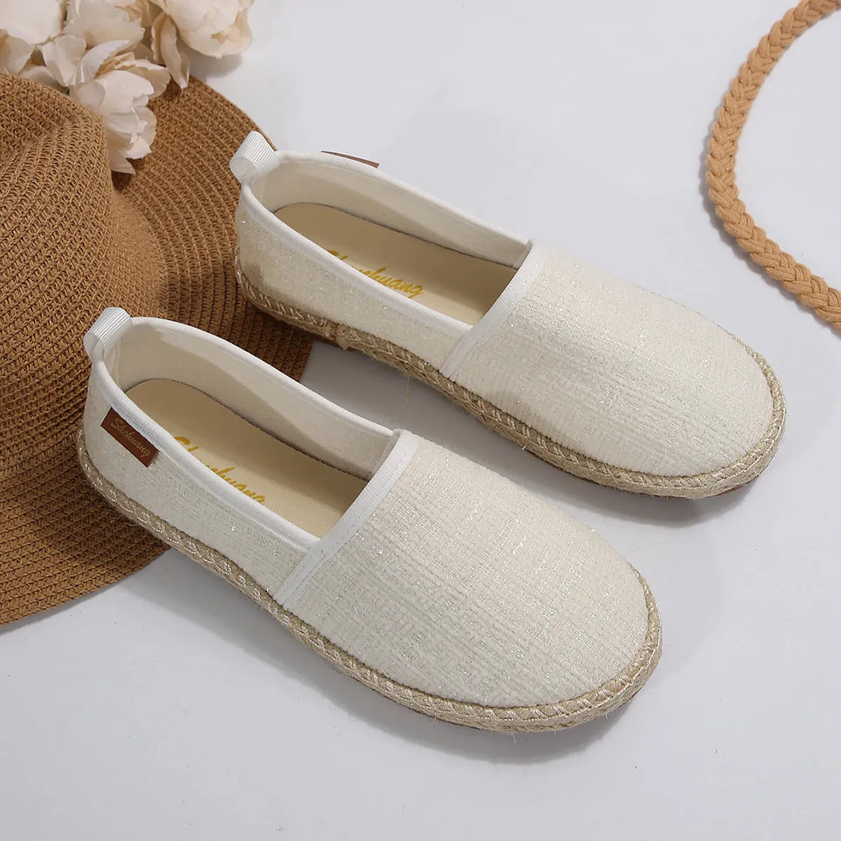 Men's canvas fisherman shoes with flat heel and round toe in black, white and beige colours