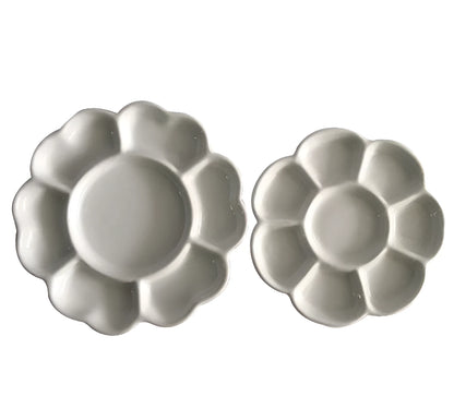 White handmade ceramic plum blossom shaped paint palette for watercolour, acrylic, and oil painting