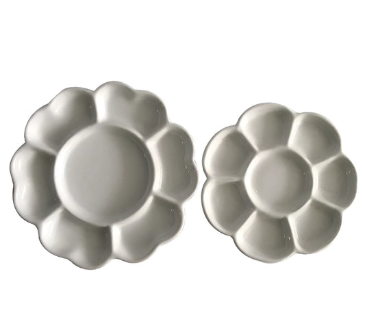 White handmade ceramic plum blossom shaped paint palette for watercolour, acrylic, and oil painting