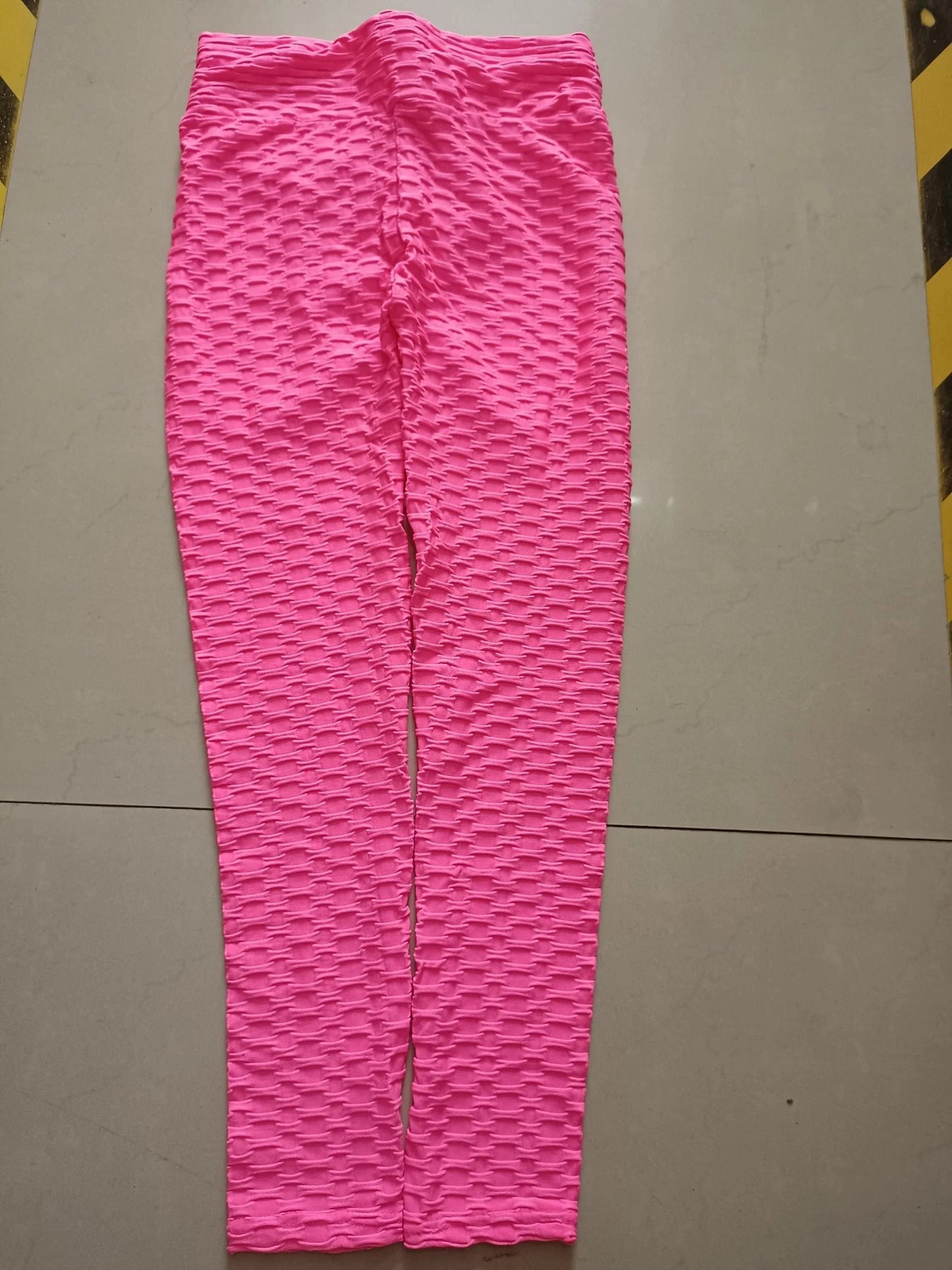 Curve-enhancing anti-cellulite seamless leggings in various colors and sizes
