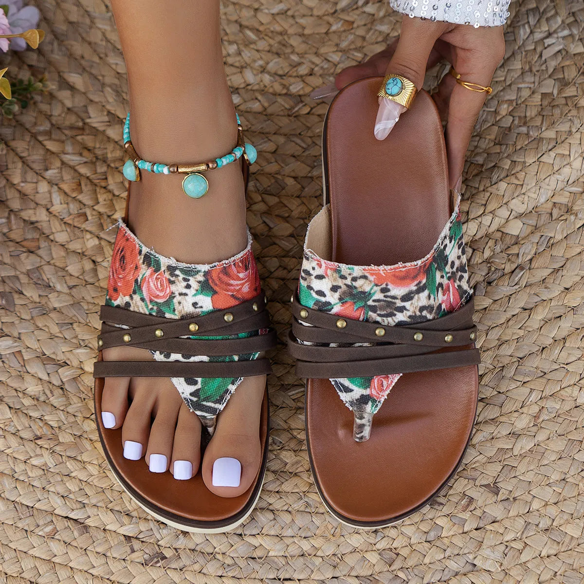Plus size women's flip-flop slippers in candy colours with PU upper and rubber sole