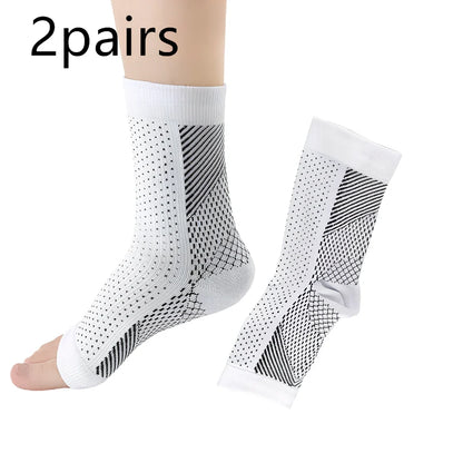 Invisible heel compression socks in black colour with absorbent insole design