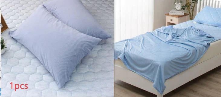 Cooling Comfort Blanket with Japanese Q-Max 0.4 cooling fibers for a refreshing sleep