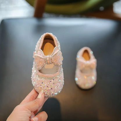 Leather girls' walking shoes with Velcro straps in milky white colour for toddlers