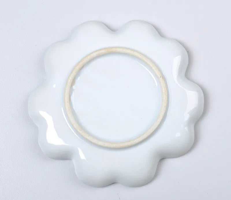 Ceramic painting palette, handmade high-temperature ceramic, available in three sizes: 6 inch, 7 inch, and 8 inch white plum blossom shape, suitable for watercolour, acrylic and oil paint mixing