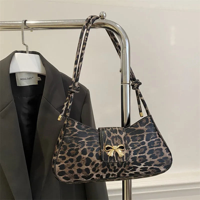 Women's large capacity casual handbag in black with sandwich pockets measuring 27cm wide