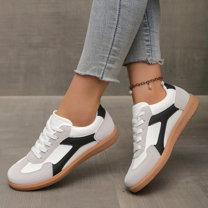 Women's low-top casual sneakers in a round toe design with a lace-up front, shown in a selected colour.