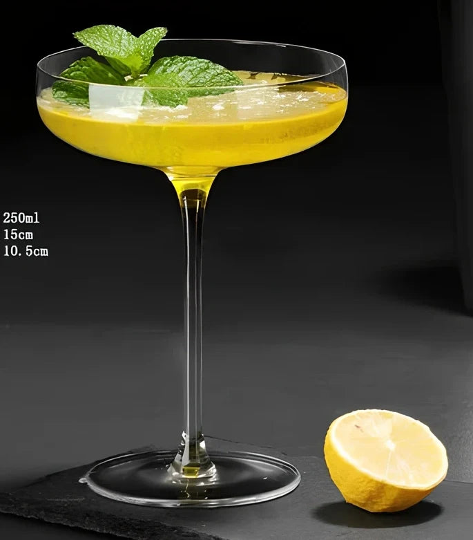 Creative transparent lead-free glass cup with seamless flat base for cocktails, 210ml capacity