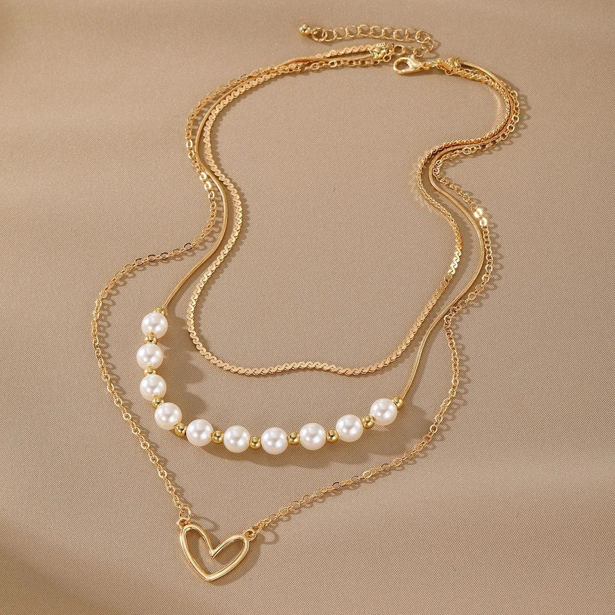 Vintage gold heart pendant necklace on a textured pearl chain, adjustable 41-50cm length.
