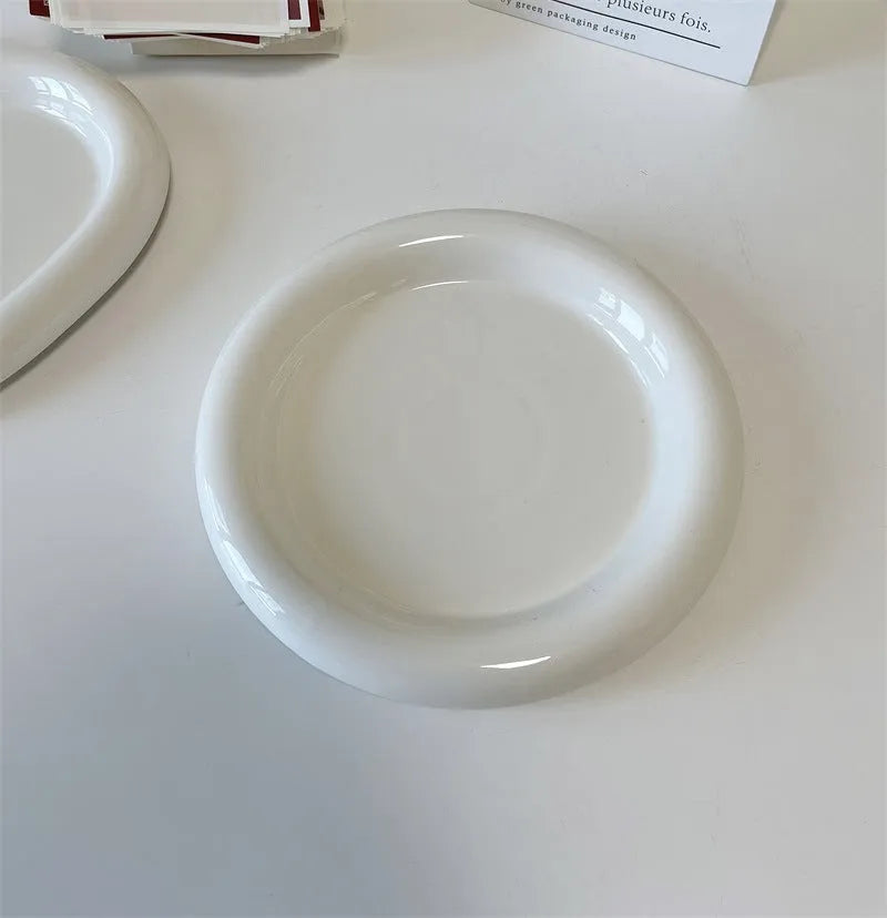 White porcelain plate with chubby toot bear design, shown in small 15cm and large 20cm sizes.