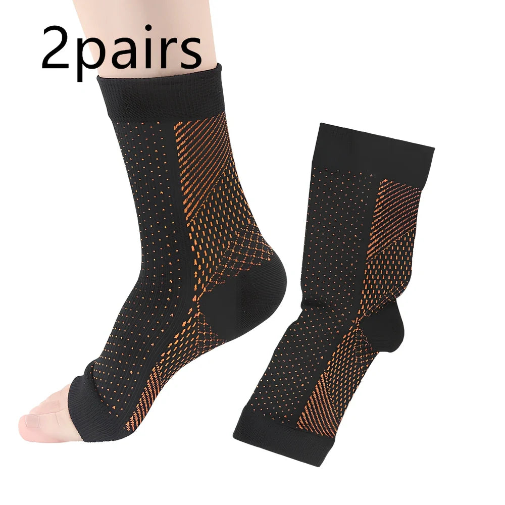 Invisible heel compression socks in black colour with absorbent insole design